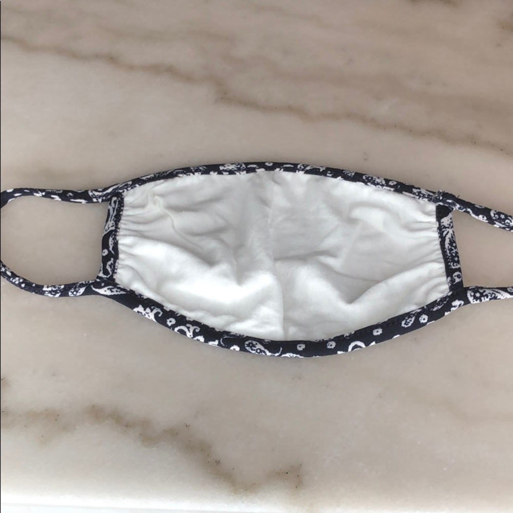 2 for 20! Black paisley print face mask - Picture 4 of 8
